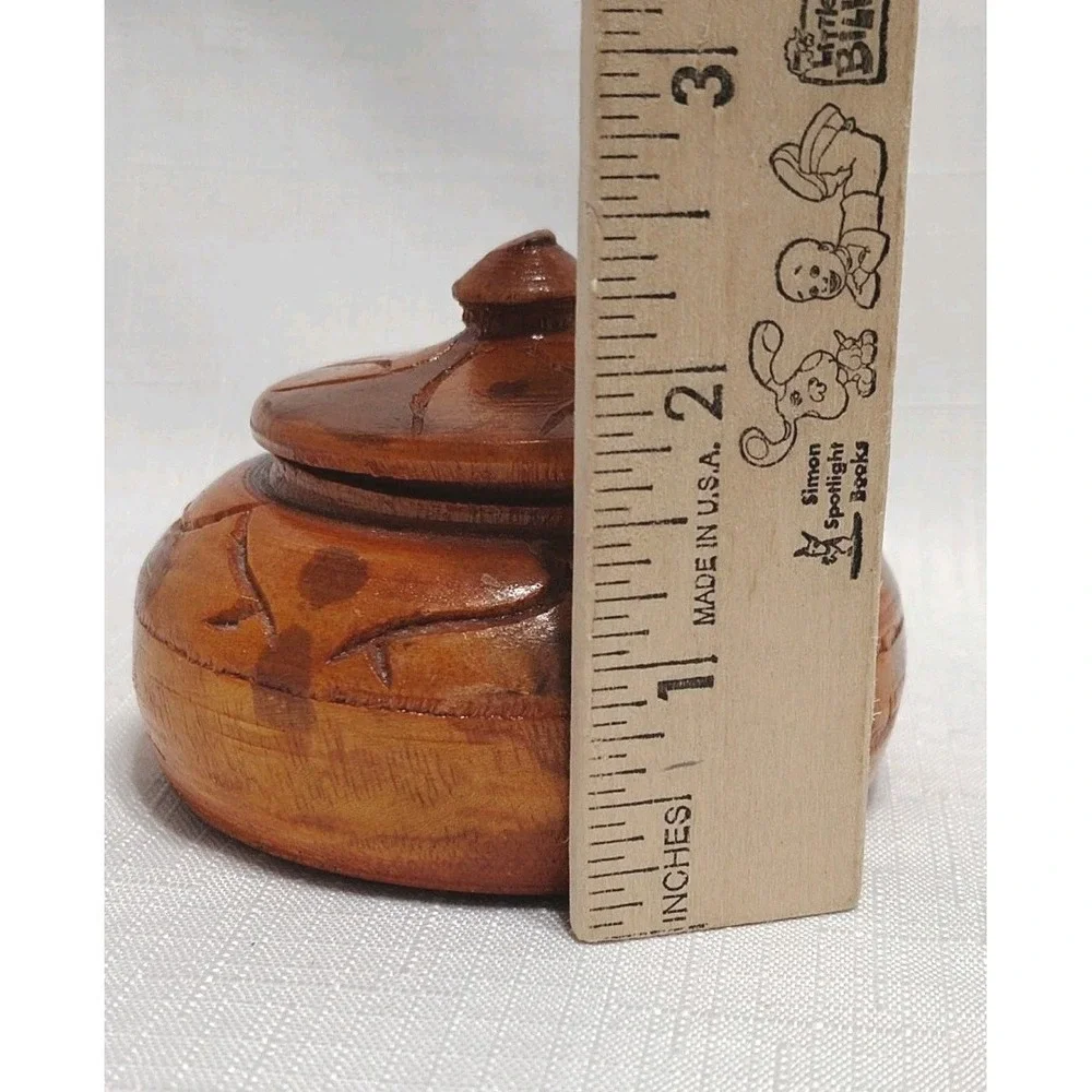 Vintage Hand Carved Two Tone Etched Wooden Lidded Trinket Spice Box 3